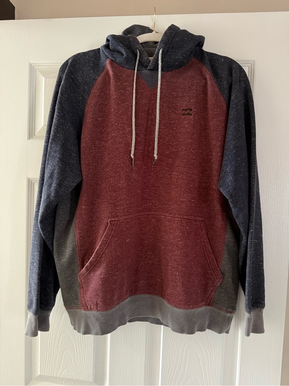 Billabong Cotton Blend Two-Tone Burgundy Body Hoodie with Navy Sleeves Large